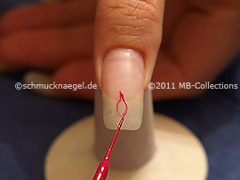 Nail art liner in the colour lavender