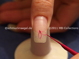Nail art liner in the colour lavender