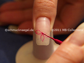 Nail art liner in the colour lavender