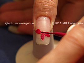 Nail art liner in the colour lavender