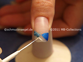 Nail art liner in the colour white
