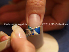 Hologram foil and the tweezers