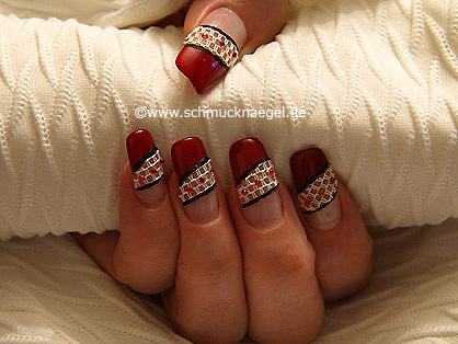 Create the fingernails with nail art grid and strass stones