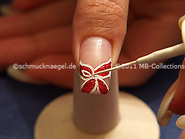Nail art liner in the colour white