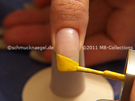 Nail lacquer in the colour yellow