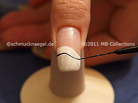 Nail art liner in the colour black