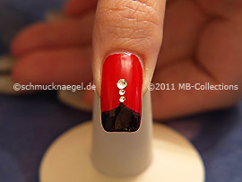 Nail art liner in the colour white
