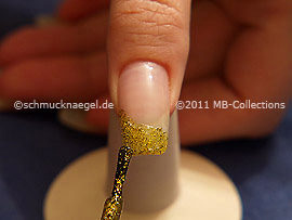 Nail lacquer in the colour gold-Glitter