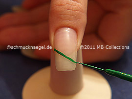 Nail art liner in the colour green