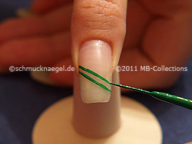 Nail art liner in the colour green