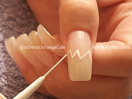 nail art liner in the colour white