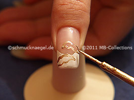 Nail art liner in the colour gold