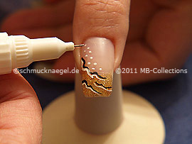 Nail art pen in the colour white