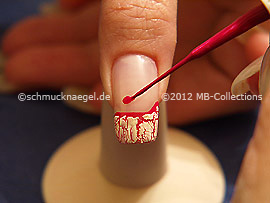 Nail art liner in the colour fuchsia