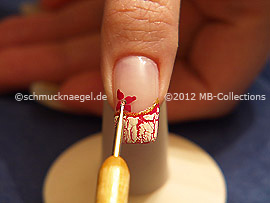 Nail art liner in the colour fuchsia