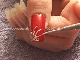 Nail art liner in the colour silver-glitter