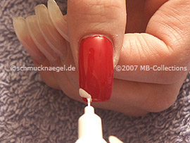 Nail art pen in the colour white