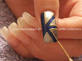nail art liner in the colour gold-glitter