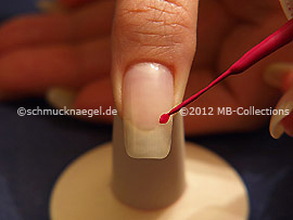 Nail art liner in the colour fuchsia