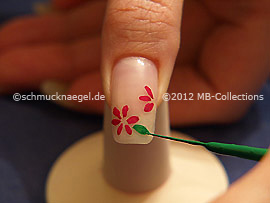 Nail art liner in the colour green