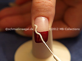 Nail art liner in the colour white