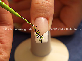 Nail art liner in the colour bright green