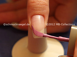 Nail lacquer in the colour lavender
