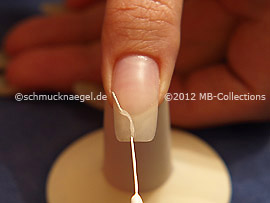 Nail art liner in the colour white