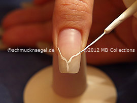 Nail art liner in the colour white