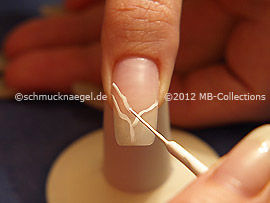 Nail art liner in the colour white