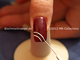 Nail art liner in the colour white