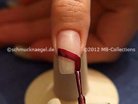 Nail lacquer in the colour aubergine