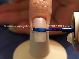 Nail lacquer in the colour dark blue