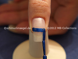 Nail lacquer in the colour dark blue