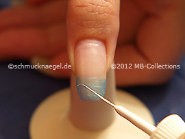 Nail art liner in the colour white