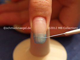 Nail art liner in the colour white