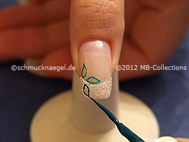 Nail art liner in the colour dark green