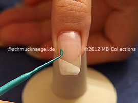 Nail art liner in the colour turquoise
