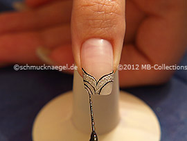 Nail art liner in the colour black