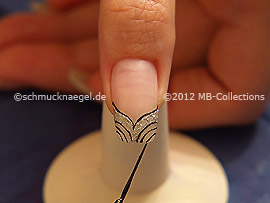Nail art liner in the colour black