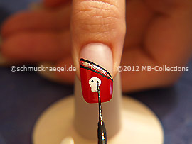 Nail art liner in the colour black