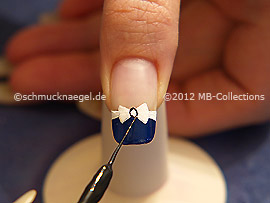 Nail art liner in the colour black