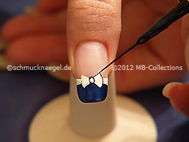 Nail art liner in the colour black