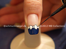 Nail art liner in the colour black