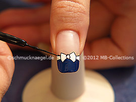Nail art liner in the colour black