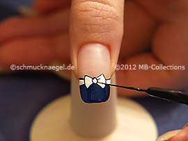 Nail art liner in the colour black