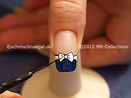 Nail art liner in the colour black
