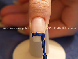 Nail lacquer in the colour dark blue