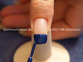 Nail lacquer in the colour dark blue