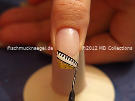 Nail art liner in the colour black